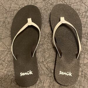 Sanuk Black and White Flip Flops
